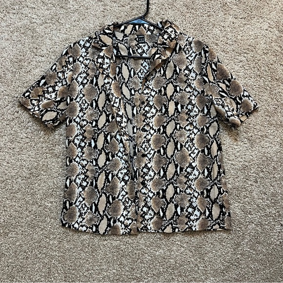 Shein SnakeSkin Button Down Shirt Size small - Picture 8 of 8